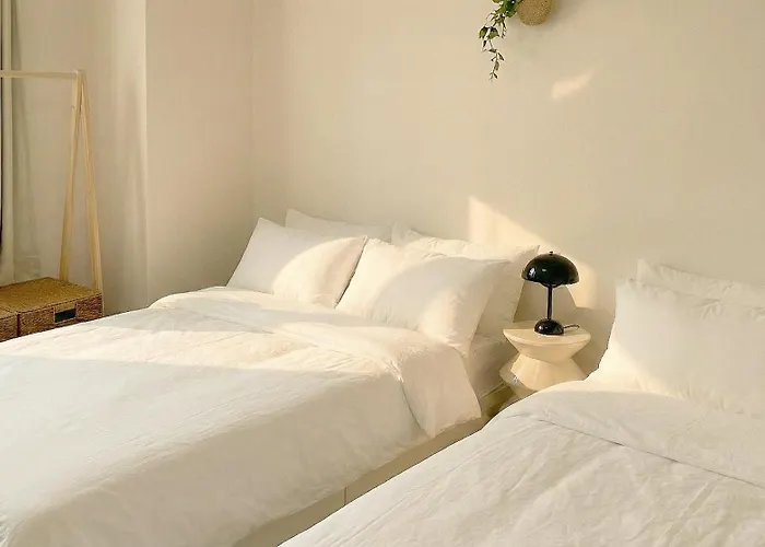 Villa #open #zigu #line 3 & Shinbundang Area Near Garosugil Apgujeong Cheongdam Gangnam Itaewon #airport Bus Nearby Seoul