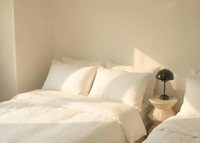 #open #zigu #line 3 & Shinbundang Area Near Garosugil Apgujeong Cheongdam Gangnam Itaewon #airport Bus Nearby Villa Seoul